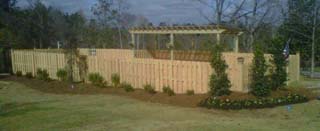 shadow_box_privacy_fence_with_trellis